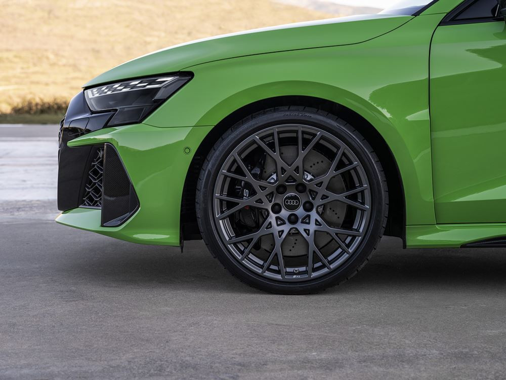 Le modèle compact sportif haut de gamme Audi RS 3 Sportback s'offre une mise à jour