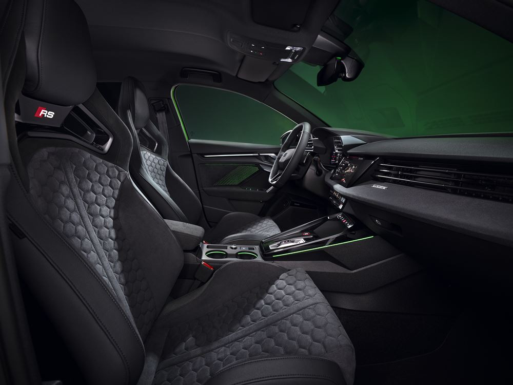 Le modèle compact sportif haut de gamme Audi RS 3 Sportback s'offre une mise à jour