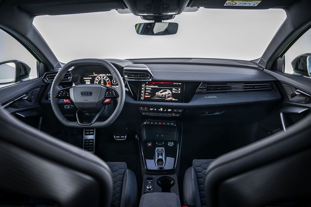 Le modèle compact sportif haut de gamme Audi RS 3 Sportback s'offre une mise à jour