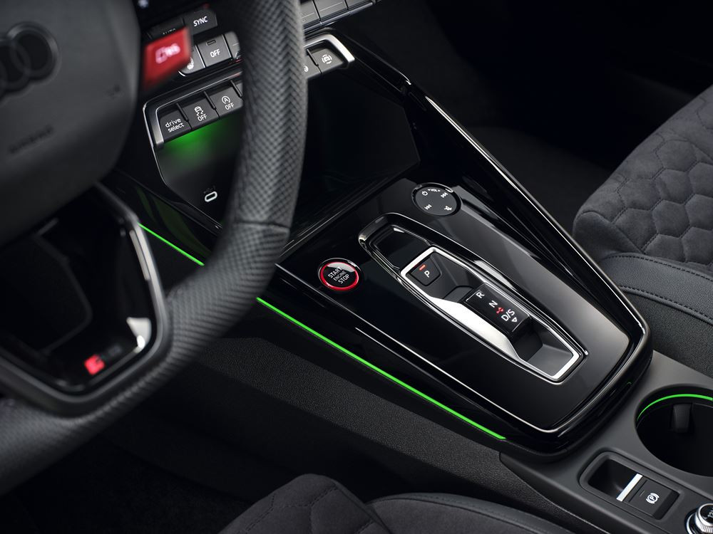 Le modèle compact sportif haut de gamme Audi RS 3 Sportback s'offre une mise à jour