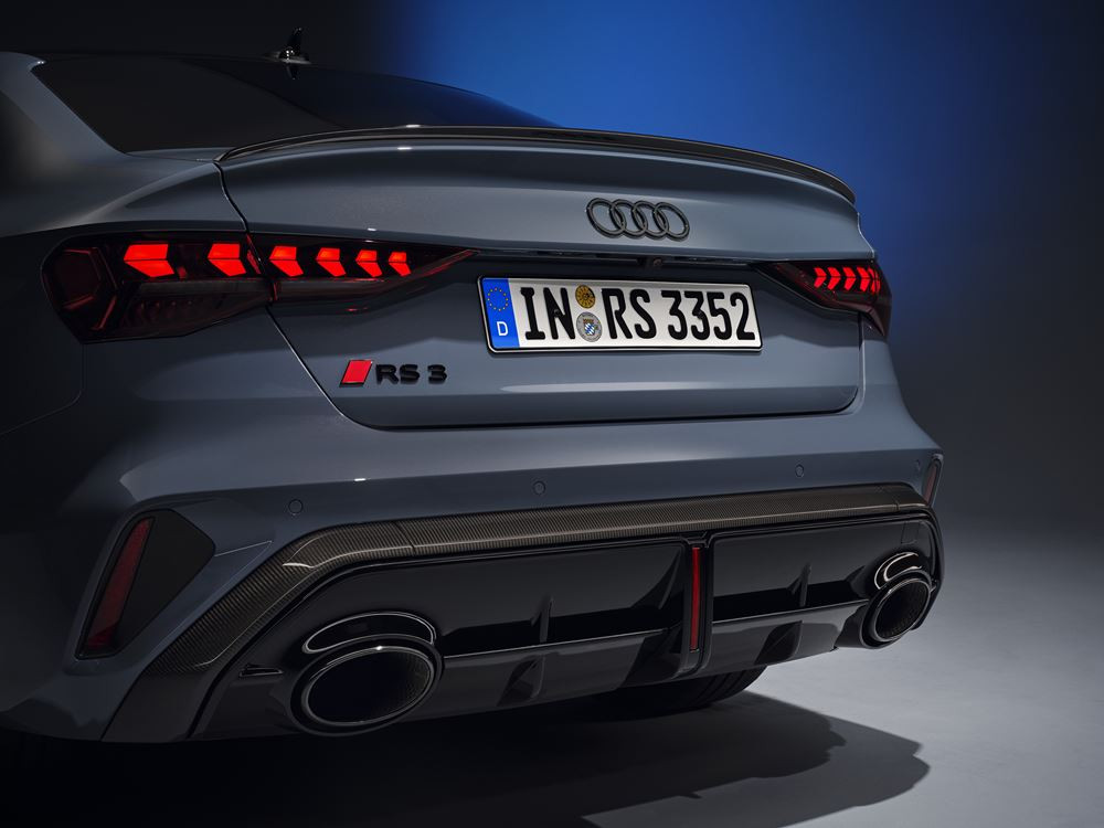 Le modèle compact quatre portes Audi RS 3 Berline devient encore plus sportif
