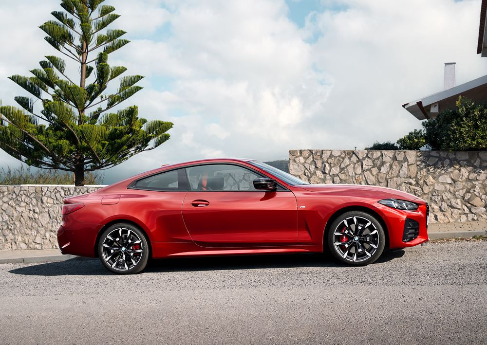 La BMW Série 4 Coupé bénéficie d'un design sportif subtilement repensé