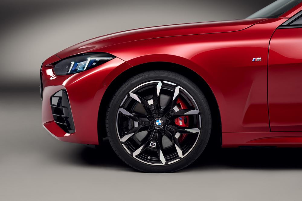 La BMW Série 4 Coupé bénéficie d'un design sportif subtilement repensé
