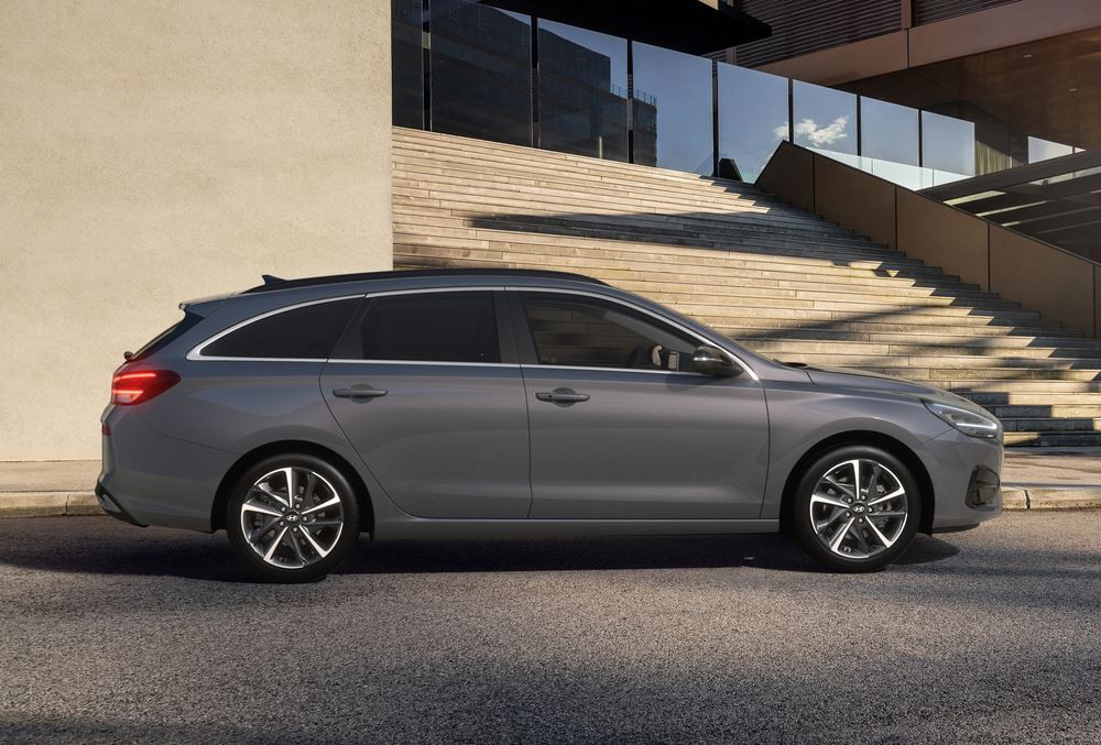 Le break compact Hyundai i30 SW arbore une face avant légèrement modernisée