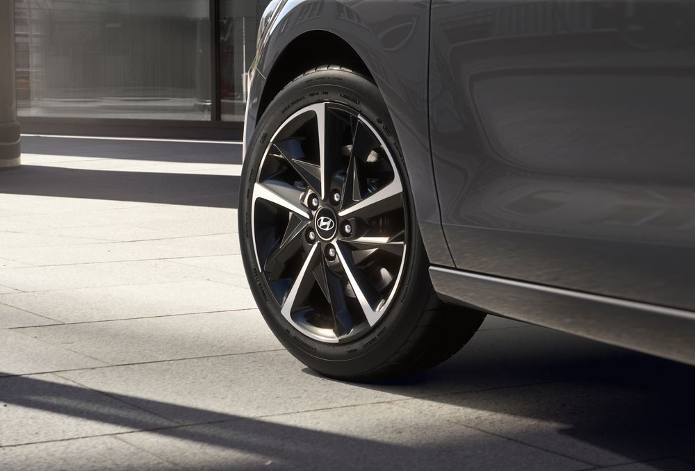 Le break compact Hyundai i30 SW arbore une face avant légèrement modernisée