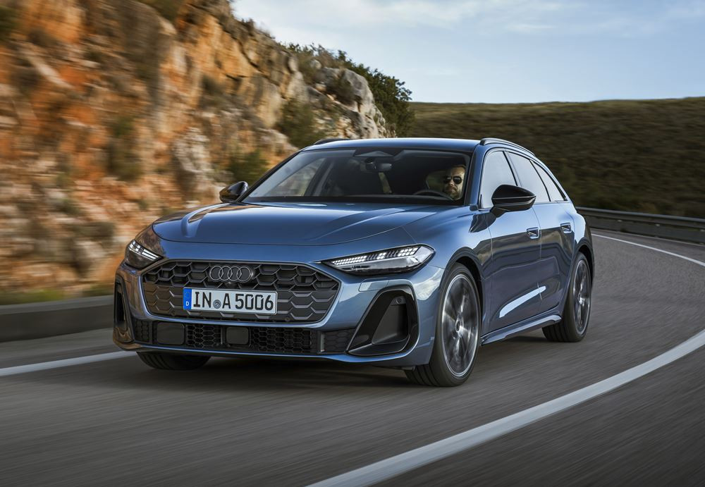 La ligne de toit dynamique de l'Audi A5 Avant recouvre une lunette arrière plate