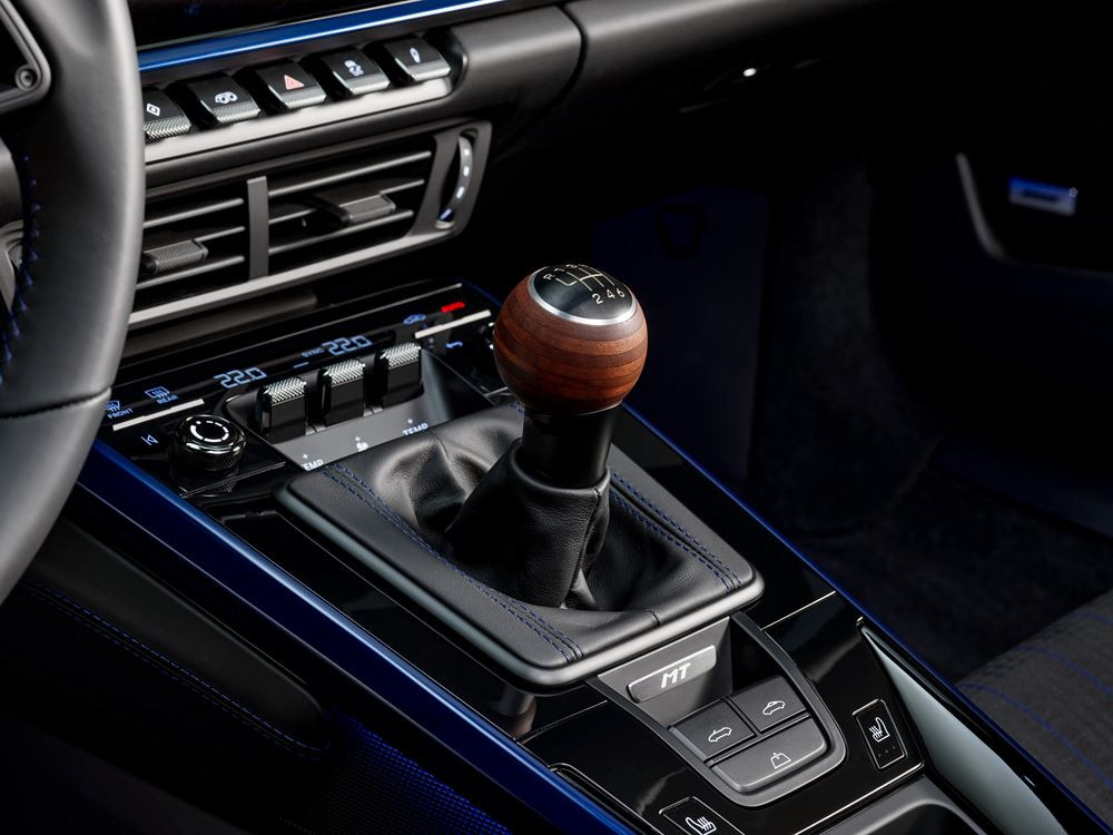 Le modèle léger et ultradynamique Porsche 911 Carrera T se décline en version Cabriolet