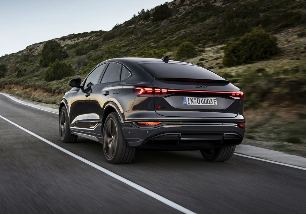 L'Audi Q6 Sportback e-tron électrique se singularise par un arrière dynamique