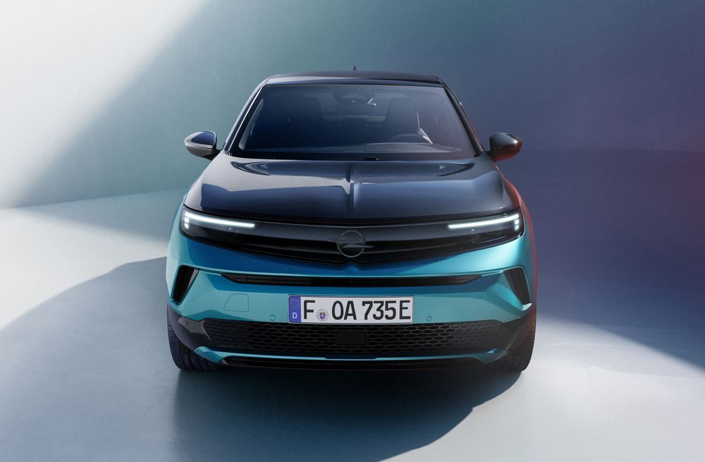 Le SUV urbain électrique Opel Mokka Electric mis à jour peut parcourir jusqu'à 402 kilomètres WLTP