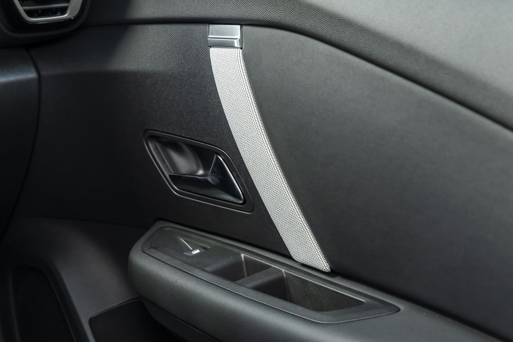 La berline compacte surélevée Citroën C4 affiche une face avant plus moderne