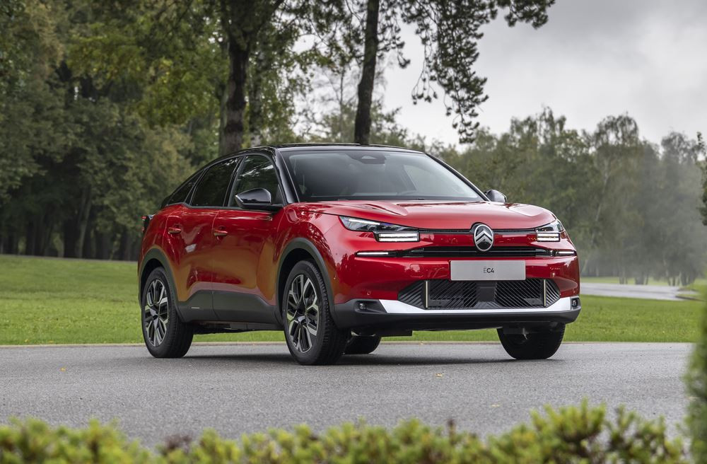 La berline électrique Citroën ë-C4 115 kW 54 kWh affiche jusqu'à 418 km d'autonomie WLTP