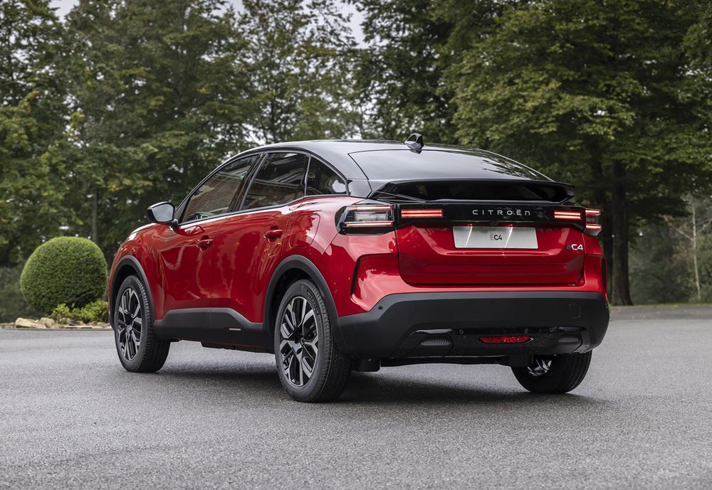 La berline électrique Citroën ë-C4 115 kW 54 kWh affiche jusqu'à 418 km d'autonomie WLTP