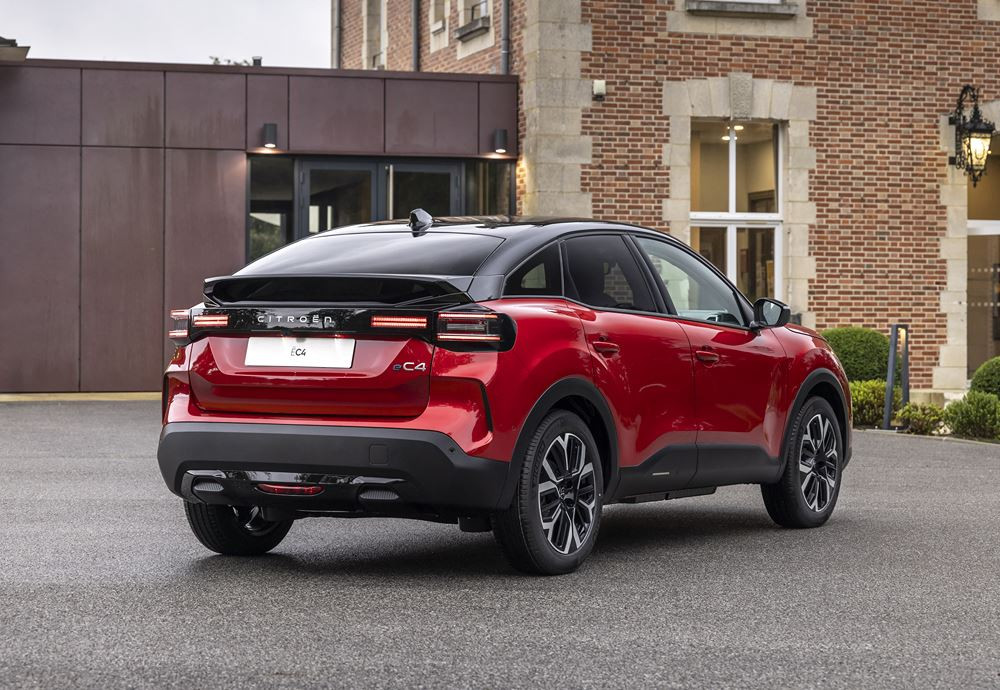 La berline électrique Citroën ë-C4 115 kW 54 kWh affiche jusqu'à 418 km d'autonomie WLTP