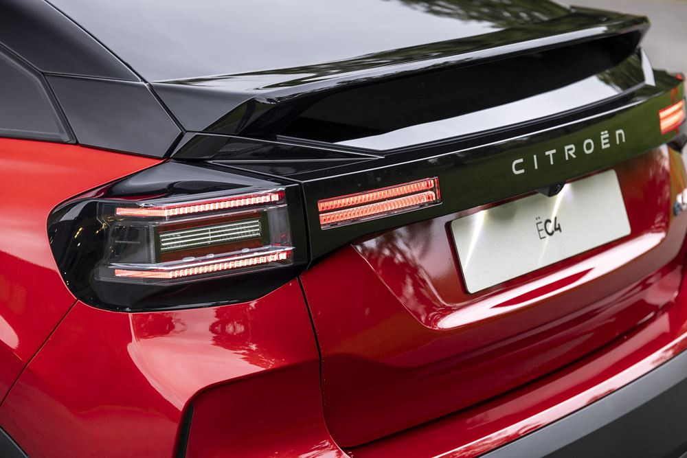La berline électrique Citroën ë-C4 115 kW 54 kWh affiche jusqu'à 418 km d'autonomie WLTP