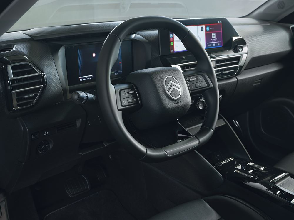 La berline quatre portes élancée Citroën C4 X bénéficie d'une face avant plus moderne