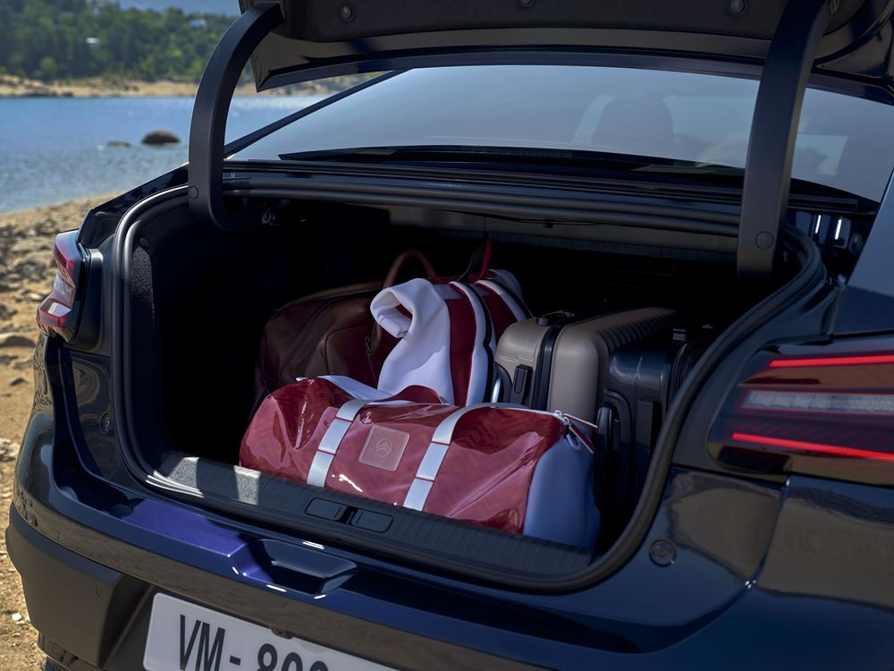 La berline quatre portes élancée Citroën C4 X bénéficie d'une face avant plus moderne