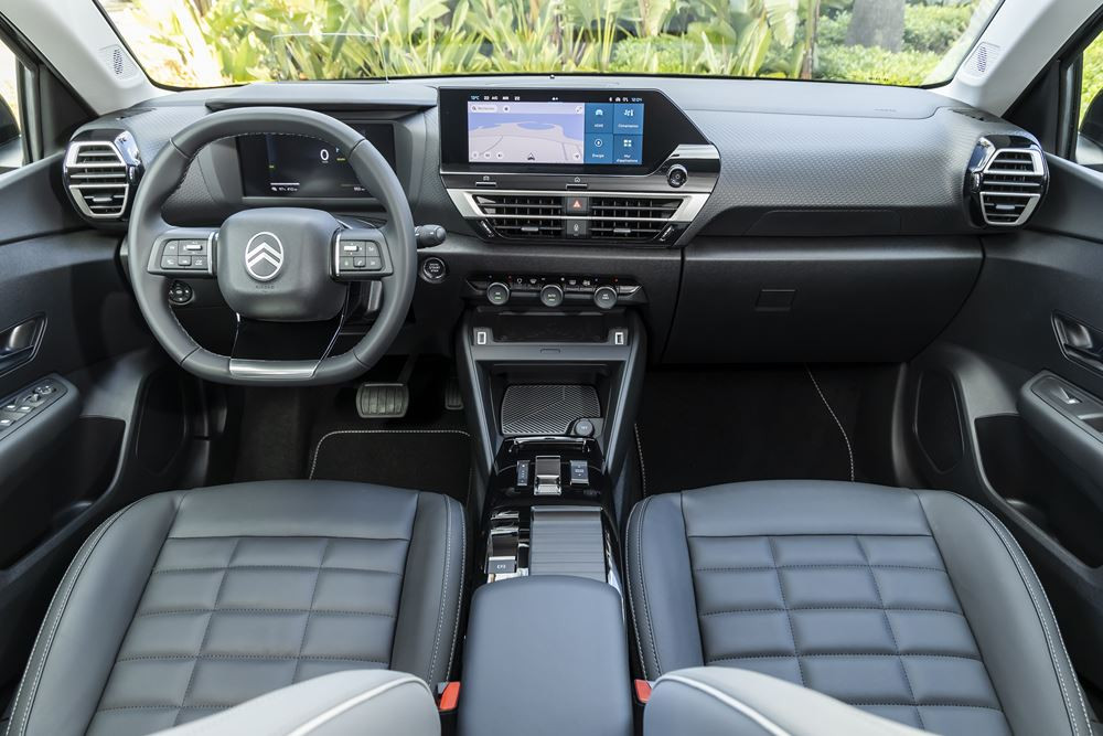 La berline quatre portes électrique Citroën ë-C4 X 115 kW - 54 kWh affiche jusqu'à 427 km d'autonomie WLTP