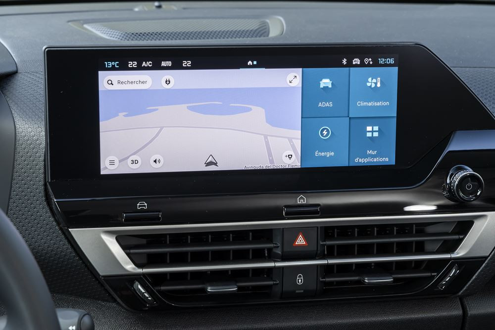 La berline quatre portes électrique Citroën ë-C4 X 115 kW - 54 kWh affiche jusqu'à 427 km d'autonomie WLTP
