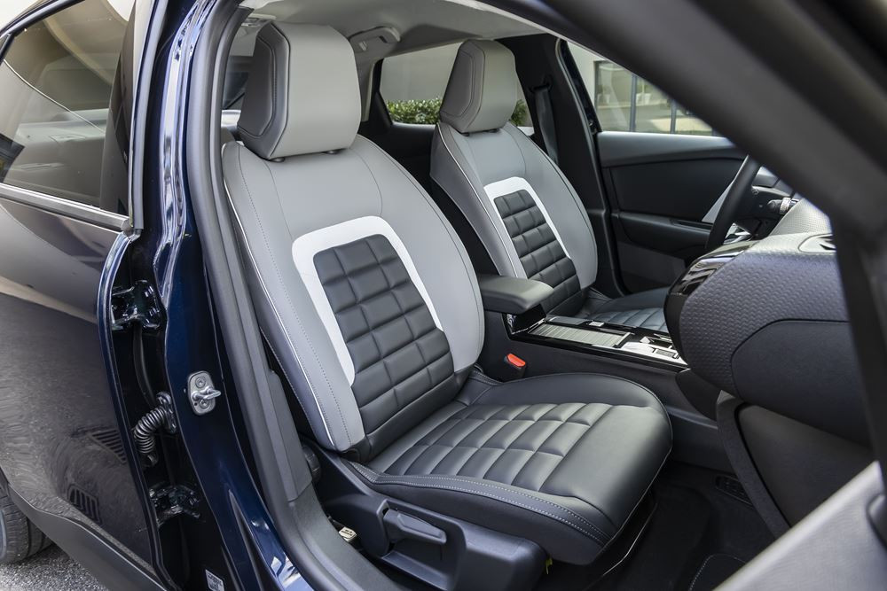 La berline quatre portes électrique Citroën ë-C4 X 115 kW - 54 kWh affiche jusqu'à 427 km d'autonomie WLTP