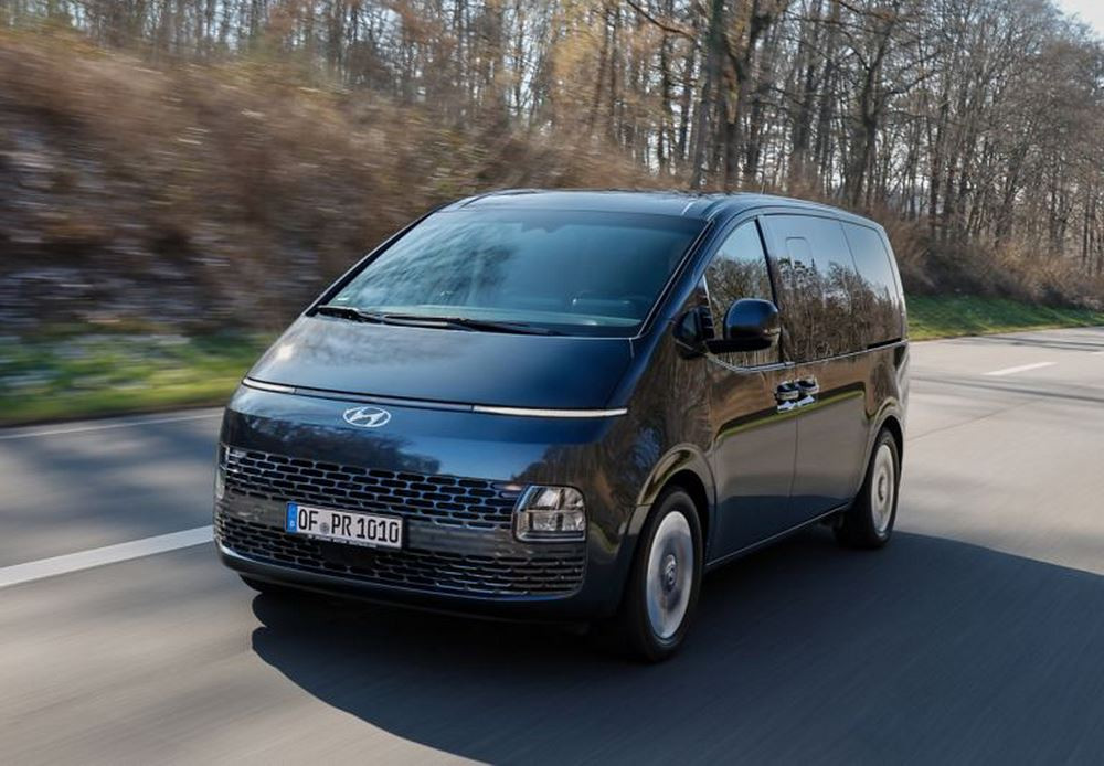 Le monospace Hyundai Staria affiche un design futuriste