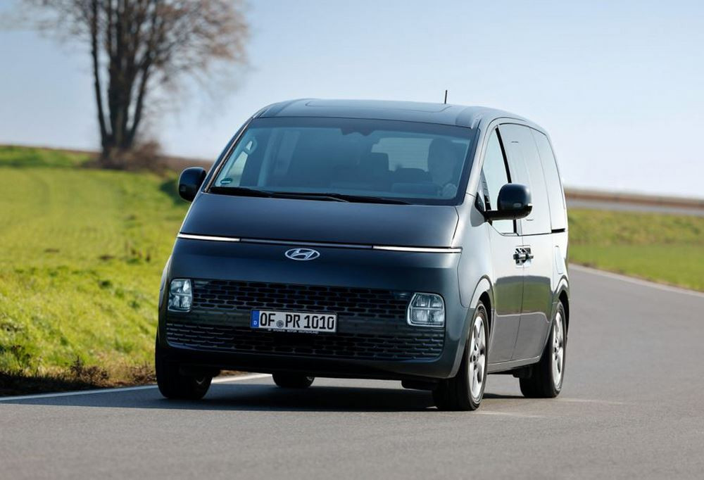 Le monospace Hyundai Staria affiche un design futuriste