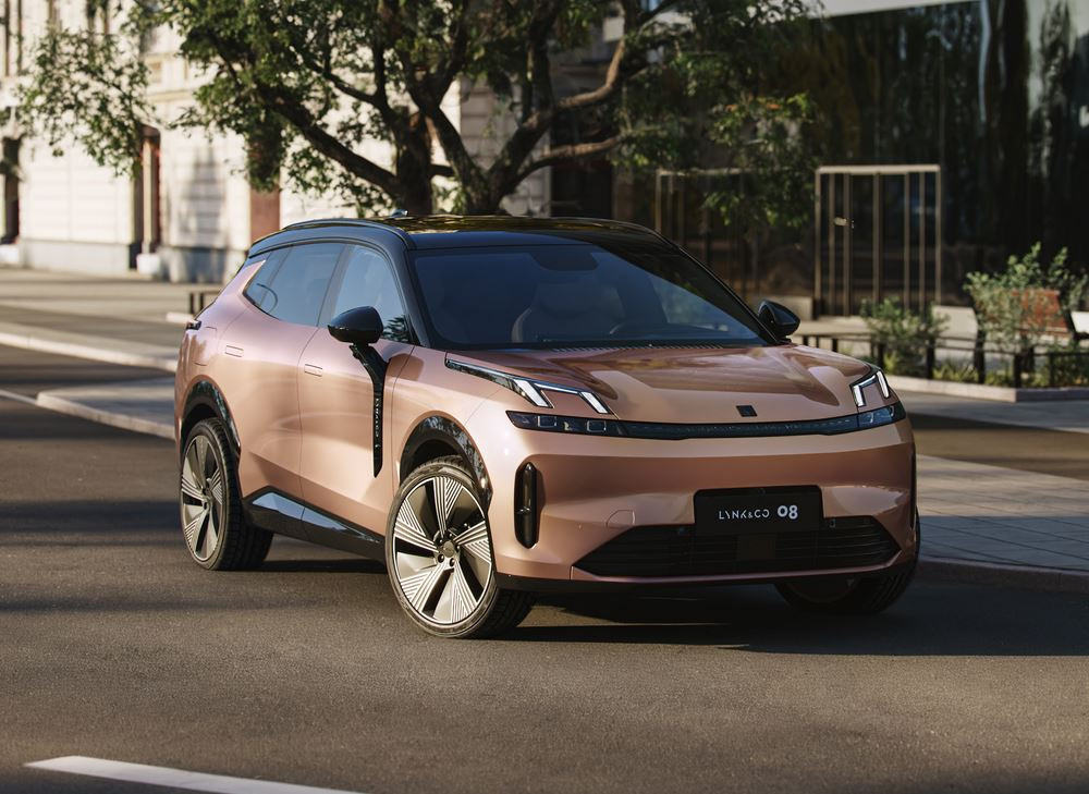 Le SUV Lynk & Co 08 hydride rechargeable offre une autonomie électrique de 200 km