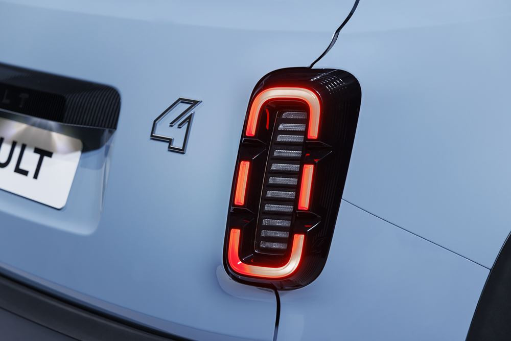 La citadine électrique Renault 4 E-Tech puise dans l'ADN du modèle originel