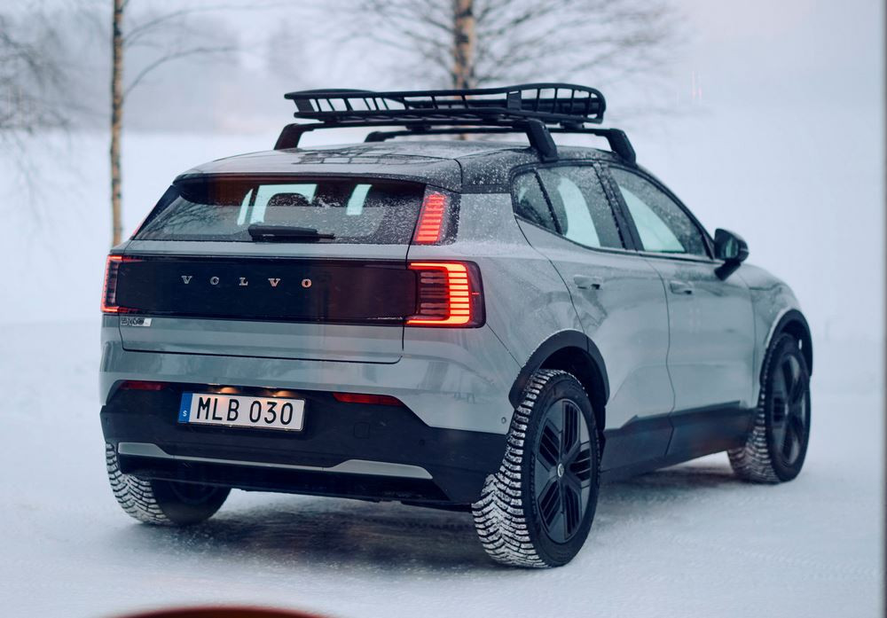 Le SUV électrique Volvo EX30 Cross Country est destiné aux terrains accidentés