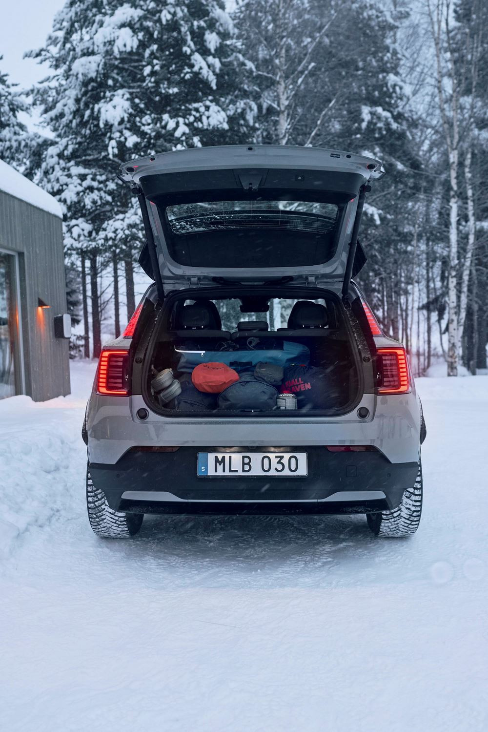 Le SUV électrique Volvo EX30 Cross Country est destiné aux terrains accidentés
