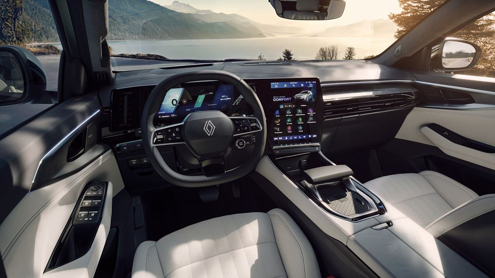 Le Renault Espace adopte un style modernisé marqué par des contrastes