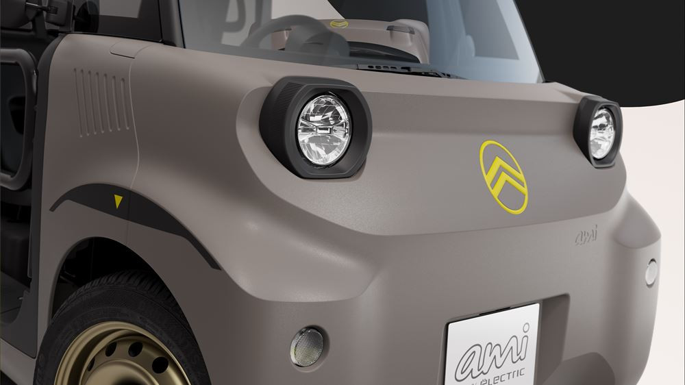 Le quadricycle électrique Citroën Ami Buggy joue au baroudeur ouvert sur l'extérieur