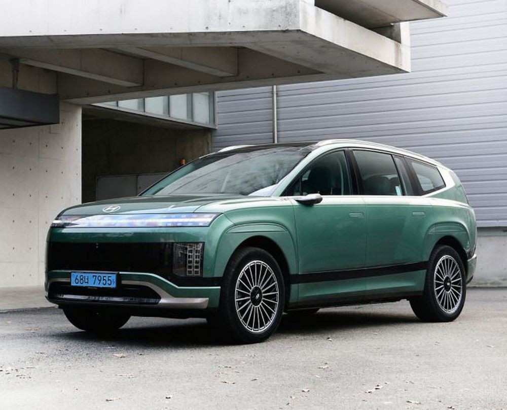 Le grand SUV électrique sept places Hyundai Ioniq 9 à trois rangées de sièges affiche un style distinctif