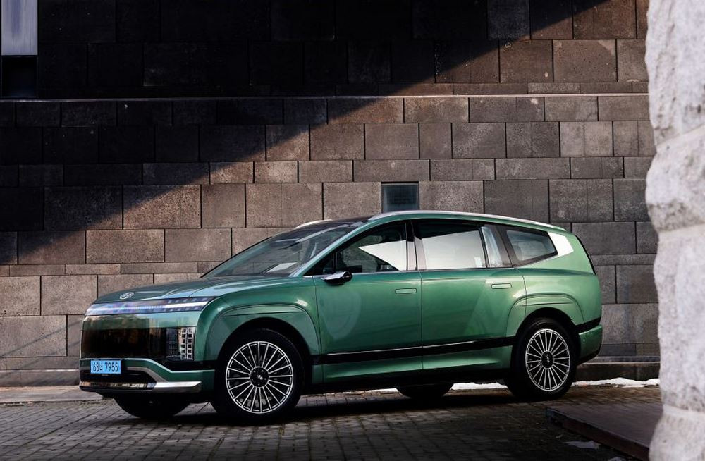 Le grand SUV électrique sept places Hyundai Ioniq 9 à trois rangées de sièges affiche un style distinctif