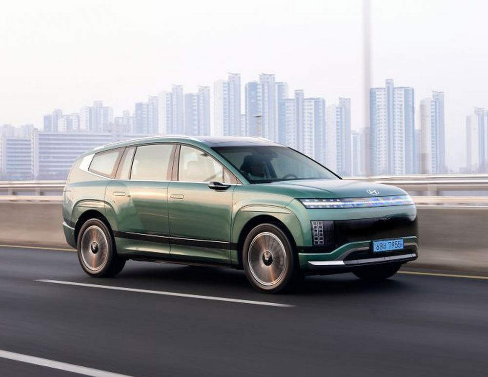 Le grand SUV électrique sept places Hyundai Ioniq 9 à trois rangées de sièges affiche un style distinctif