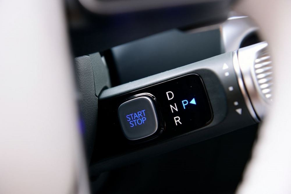 Le grand SUV électrique sept places Hyundai Ioniq 9 à trois rangées de sièges affiche un style distinctif