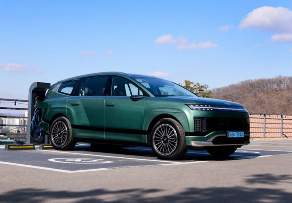 Le grand SUV électrique sept places Hyundai Ioniq 9 à trois rangées de sièges affiche un style distinctif