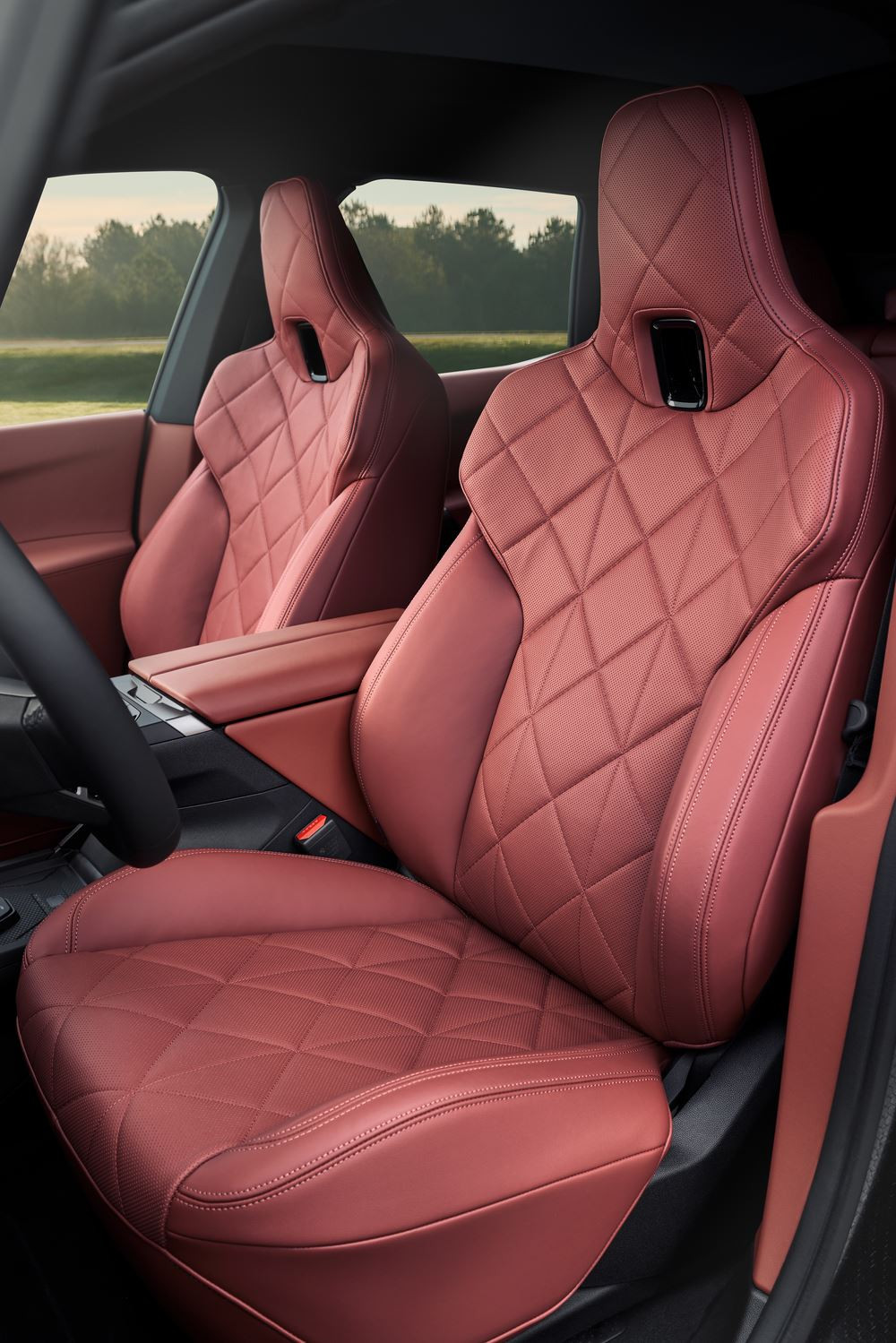 La BMW iX renouvelée affiche un design avant-gardiste