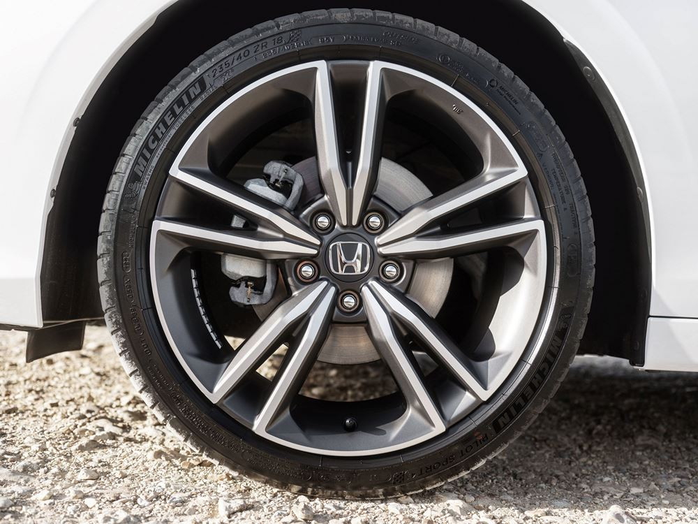 La Honda Civic hybride modernisée bénéficie d'un design extérieur légèrement revisité
