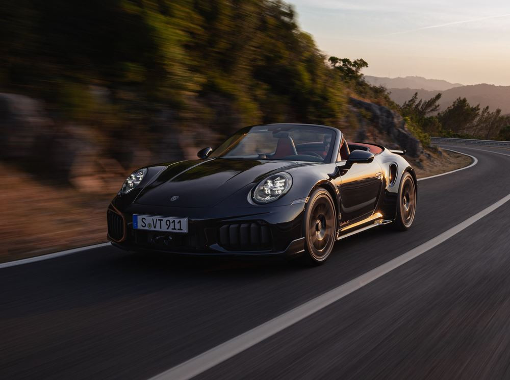 La Porsche 911 Turbo S Cabriolet développe une puissance cumulée de 711 ch