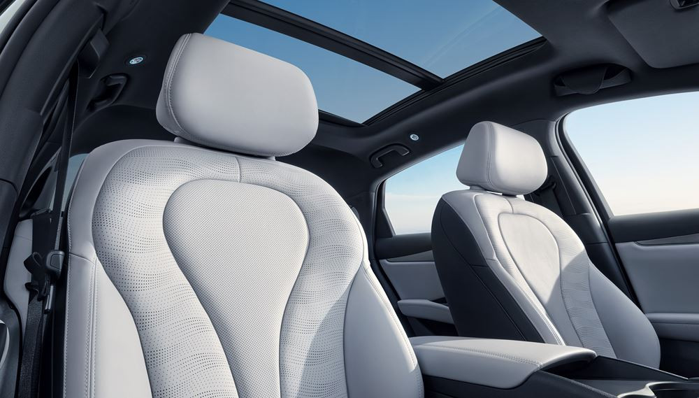 La berline familiale Byd Seal 6 DM-i Super Hybride affiche des formes fluides