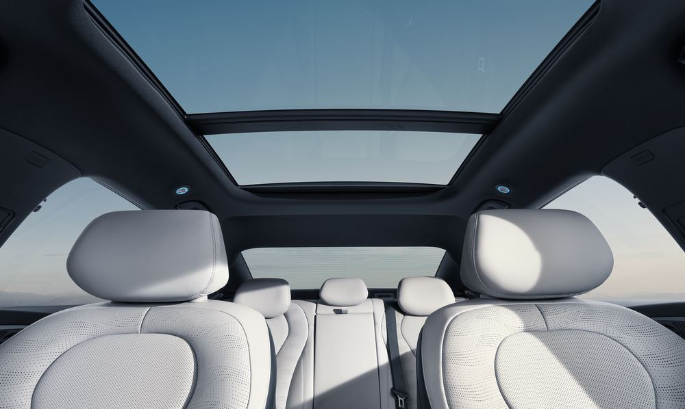 La berline familiale Byd Seal 6 DM-i Super Hybride affiche des formes fluides
