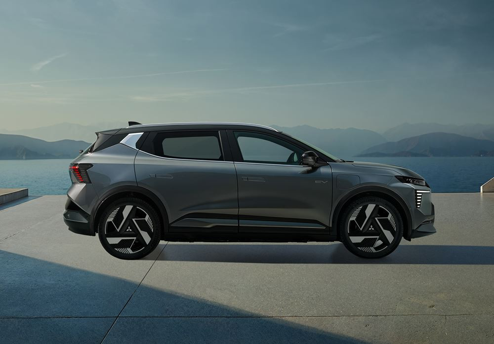 Le SUV compact électrique Eclipse Cross réinterprète la face avant « Dynamic Shield » de Mitsubishi