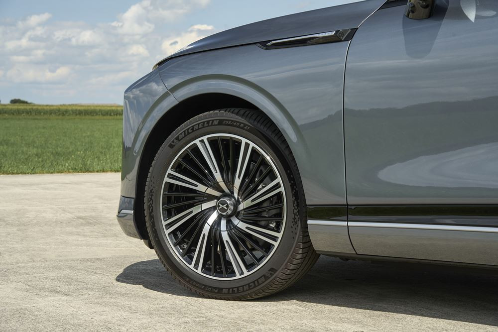 Le grand SUV XPeng G9 affiche une puissance de charge maximale de 525 kW