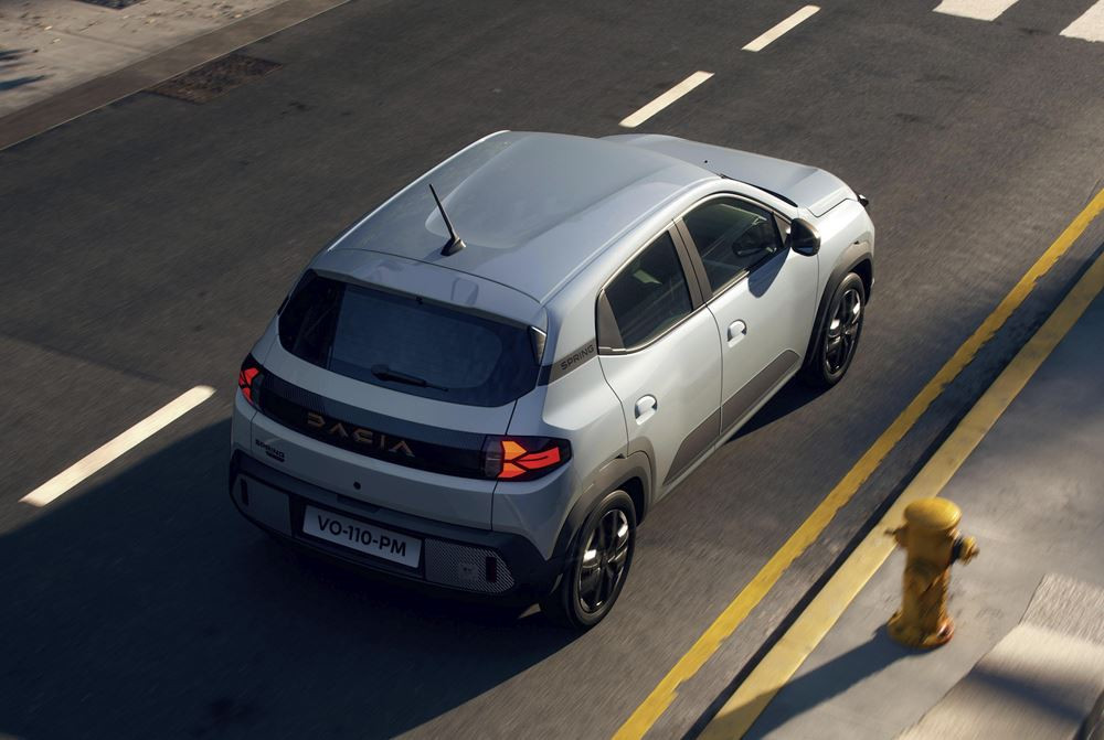 La petite citadine électrique Dacia Spring reçoit une plateforme mise à jour