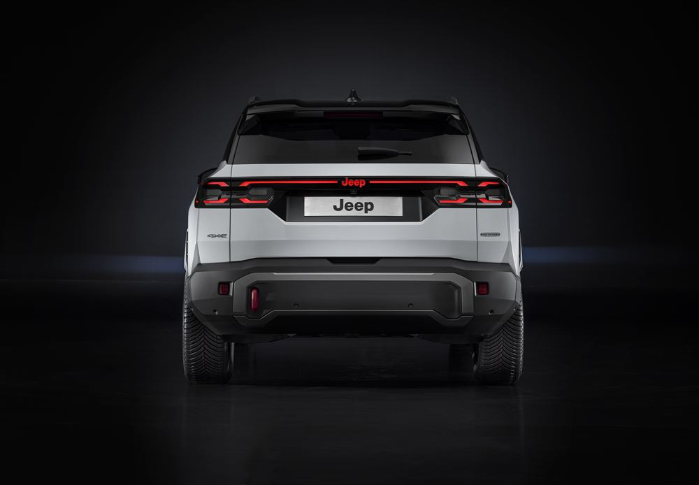 Le SUV électrique à transmission intégrale Jeep Compass 375 ch 98 kW affiche jusqu'à 650 km d'autonomie WLTP