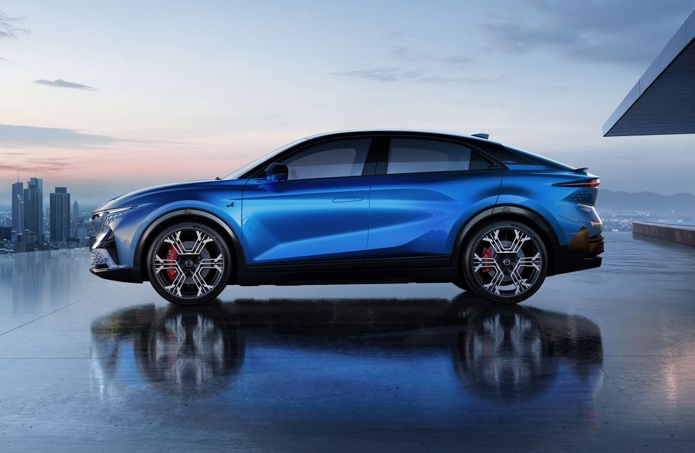 Le sport fastback compact électrique Alpine A390 repose sur un système de variation active de couple