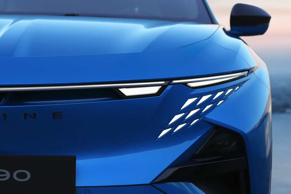 Le sport fastback compact électrique Alpine A390 repose sur un système de variation active de couple