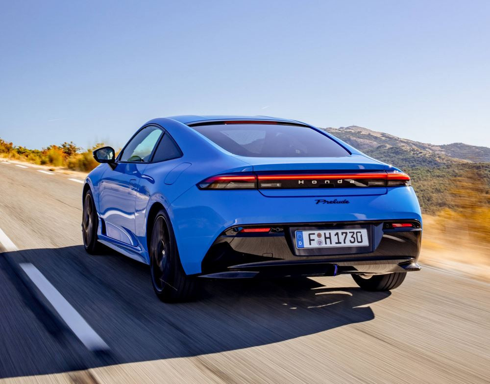 Le coupé Honda Prelude de sixième génération embarque un groupe motopropulseur hybride