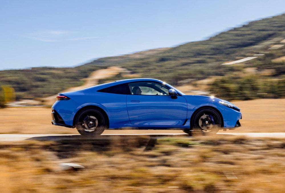 Le coupé Honda Prelude de sixième génération embarque un groupe motopropulseur hybride