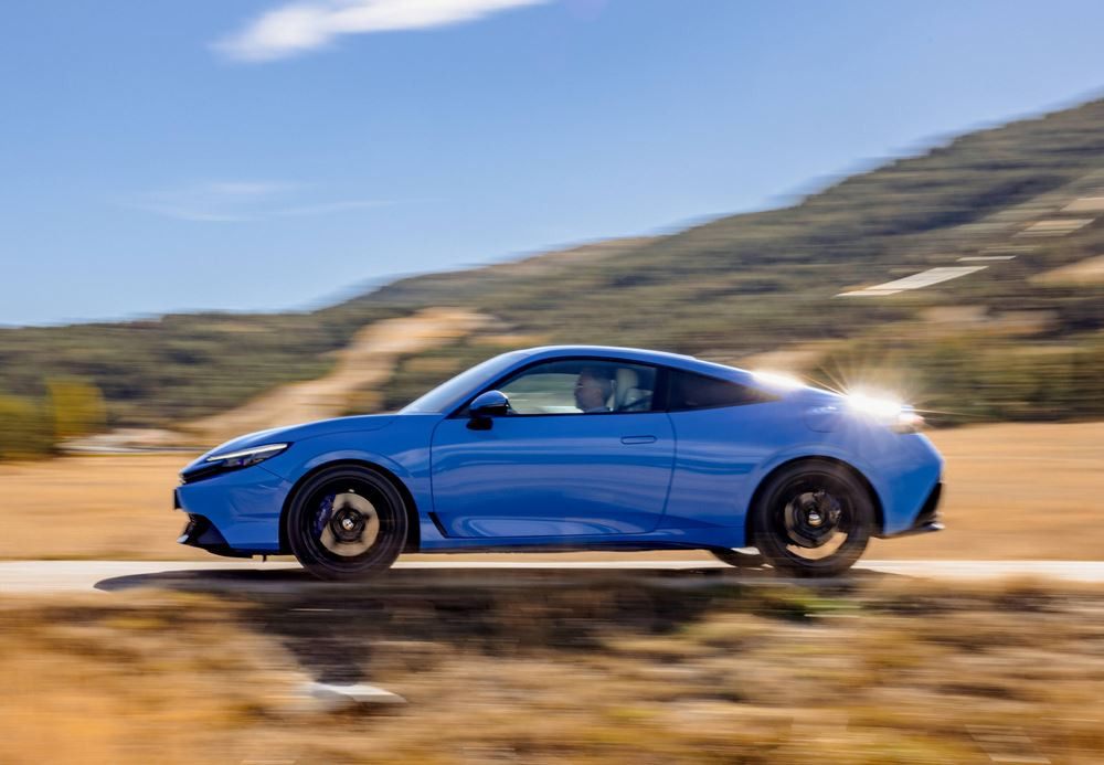 Le coupé Honda Prelude de sixième génération embarque un groupe motopropulseur hybride